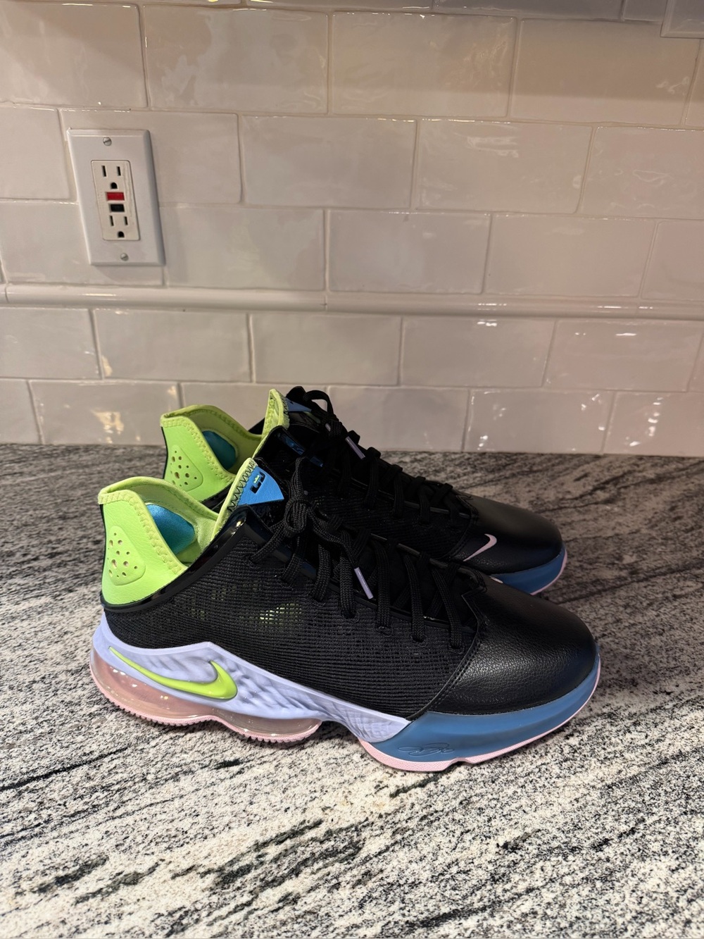 Men’s Nike LeBron 19 Low Ghost Green DO9829-001 Size 12